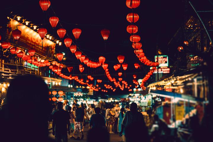 Phương Oanh diện set đồ 50 - Cảm hứng video marketing từ Hotspot Matrix