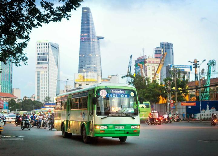 Hotspot Matrix: Biến Phương Oanh diện set đồ 50 thành cơ hội marketing đột phá